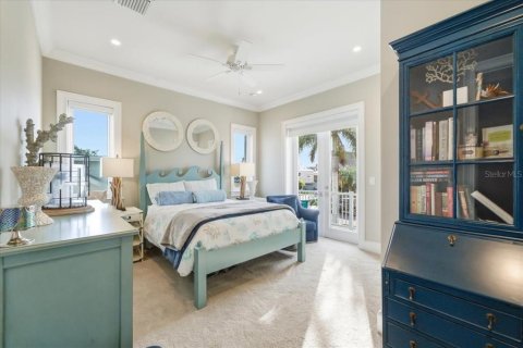 House in Indian Rocks Beach, Florida 6 bedrooms, 579.99 sq.m. № 2102417 - photo 14