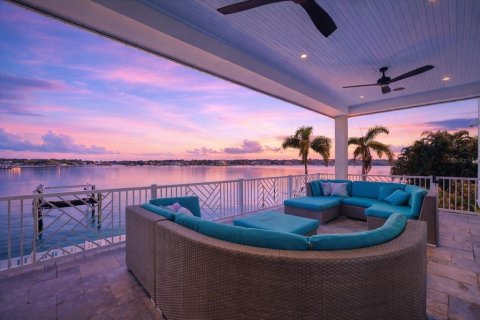 House in Indian Rocks Beach, Florida 6 bedrooms, 579.99 sq.m. № 2102417 - photo 21