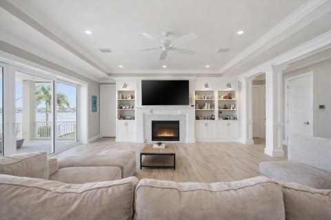 House in Indian Rocks Beach, Florida 6 bedrooms, 579.99 sq.m. № 2102417 - photo 27