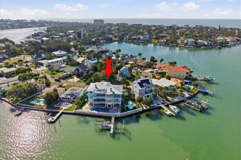 House in Indian Rocks Beach, Florida 6 bedrooms, 579.99 sq.m. № 2102417 - photo 24