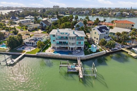 House in Indian Rocks Beach, Florida 6 bedrooms, 579.99 sq.m. № 2102417 - photo 23