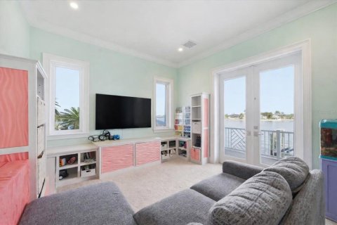 House in Indian Rocks Beach, Florida 6 bedrooms, 579.99 sq.m. № 2102417 - photo 9