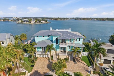 House in Indian Rocks Beach, Florida 6 bedrooms, 579.99 sq.m. № 2102417 - photo 22