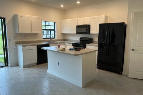House in Florida City, Florida 3 bedrooms, 131.74 sq.m. № 1728848 - photo 4