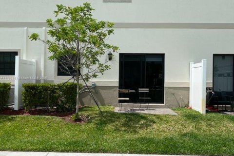 House in Florida City, Florida 3 bedrooms, 131.74 sq.m. № 1728848 - photo 3