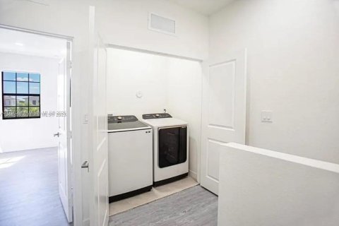 House in Florida City, Florida 3 bedrooms, 131.74 sq.m. № 1728848 - photo 9
