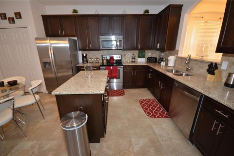 Casa en alquiler en Kissimmee, Florida, 6 dormitorios, 267 m2 № 1192857 - foto 8