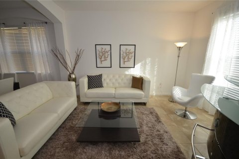 Casa en alquiler en Kissimmee, Florida, 6 dormitorios, 267 m2 № 1192857 - foto 5