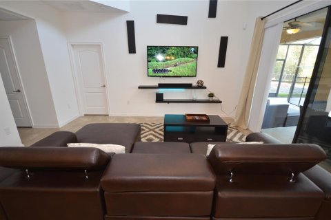 Casa en alquiler en Kissimmee, Florida, 6 dormitorios, 267 m2 № 1192857 - foto 11
