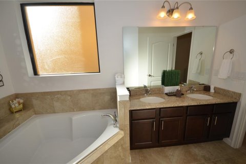 Casa en alquiler en Kissimmee, Florida, 6 dormitorios, 267 m2 № 1192857 - foto 17