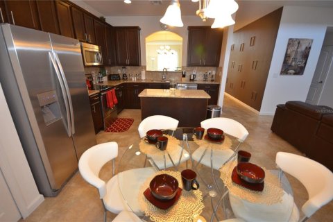 Casa en alquiler en Kissimmee, Florida, 6 dormitorios, 267 m2 № 1192857 - foto 9