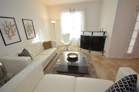 Casa en alquiler en Kissimmee, Florida, 6 dormitorios, 267 m2 № 1192857 - foto 6
