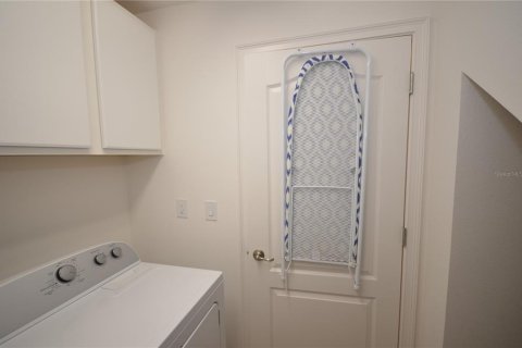 Casa en alquiler en Kissimmee, Florida, 6 dormitorios, 267 m2 № 1192857 - foto 27