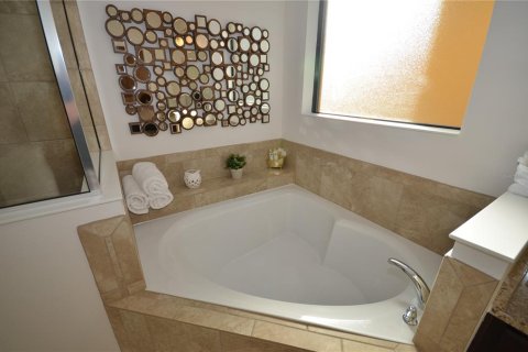 Casa en alquiler en Kissimmee, Florida, 6 dormitorios, 267 m2 № 1192857 - foto 16