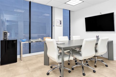 Commercial property in Miami, Florida № 1812324 - photo 21