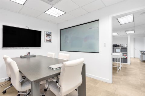 Commercial property in Miami, Florida № 1812324 - photo 23