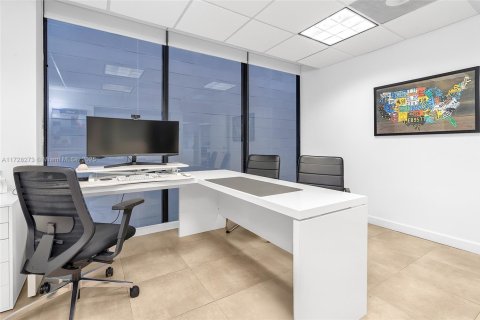 Commercial property in Miami, Florida № 1812324 - photo 19