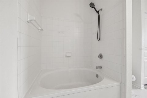 Condo in Tampa, Florida, 2 bedrooms  № 1893758 - photo 13