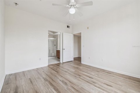 Condo in Tampa, Florida, 2 bedrooms  № 1893758 - photo 25