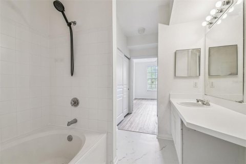Condo in Tampa, Florida, 2 bedrooms  № 1893758 - photo 14
