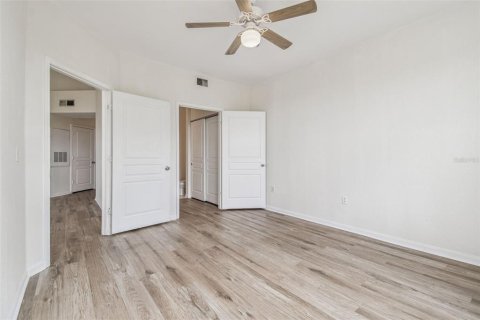 Condo in Tampa, Florida, 2 bedrooms  № 1893758 - photo 11