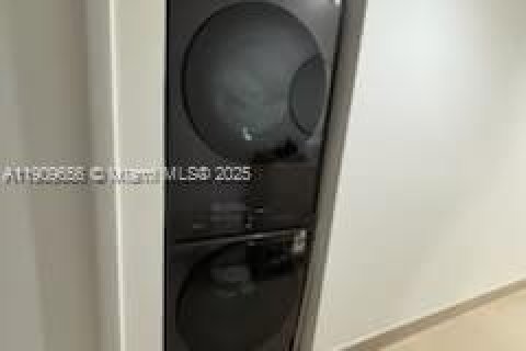 Condominio en venta en Miami, Florida, 2 dormitorios, 117.89 m2 № 2034350 - foto 10