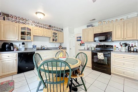 House in Winter Springs, Florida 4 bedrooms, 104.05 sq.m. № 1846957 - photo 14