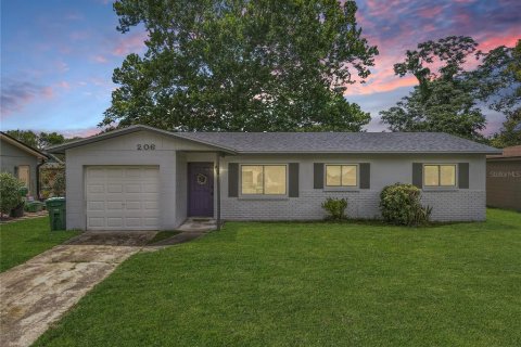 House in Winter Springs, Florida 4 bedrooms, 104.05 sq.m. № 1846957 - photo 1