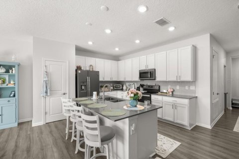 House in Kissimmee, Florida 5 bedrooms, 296.64 sq.m. № 1666478 - photo 6