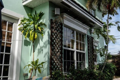 Casa en venta en Fort Lauderdale, Florida, 4 dormitorios, 239.69 m2 № 2017022 - foto 11