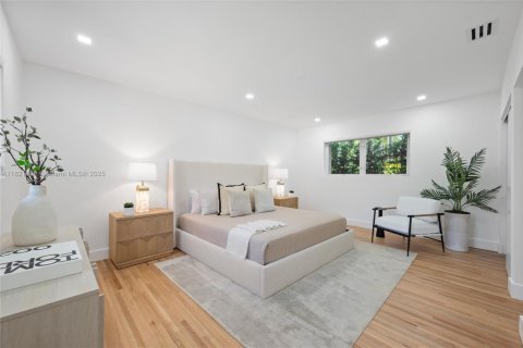 House in Coral Gables, Florida 4 bedrooms, 224.36 sq.m. № 1782068 - photo 9