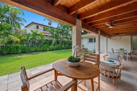 House in Coral Gables, Florida 4 bedrooms, 224.36 sq.m. № 1782068 - photo 23