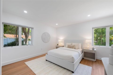 House in Coral Gables, Florida 4 bedrooms, 224.36 sq.m. № 1782068 - photo 17
