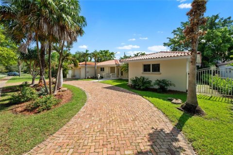 House in Coral Gables, Florida 4 bedrooms, 224.36 sq.m. № 1782068 - photo 25