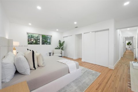 House in Coral Gables, Florida 4 bedrooms, 224.36 sq.m. № 1782068 - photo 10