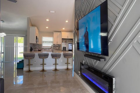 House in North Lauderdale, Florida 3 bedrooms, 123.93 sq.m. № 2082657 - photo 4