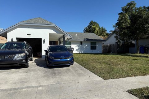 House in North Lauderdale, Florida 3 bedrooms, 123.93 sq.m. № 2082657