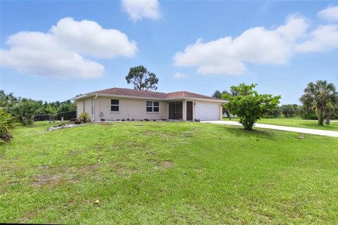 House in Port Charlotte, Florida 2 bedrooms, 108.88 sq.m. № 1833412 - photo 1
