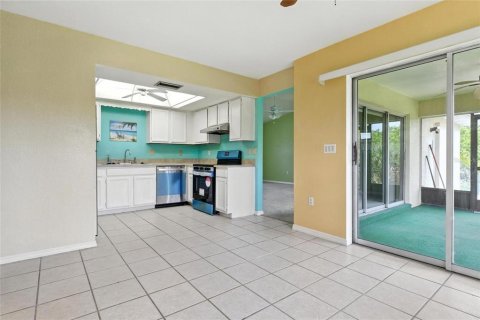 House in Port Charlotte, Florida 2 bedrooms, 108.88 sq.m. № 1833412 - photo 13
