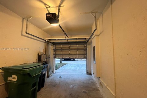 Adosado en venta en Cutler Bay, Florida, 3 dormitorios, 120.31 m2 № 2339851 - foto 3