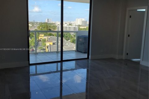 Condo in North Miami, Florida, 2 bedrooms  № 1794722 - photo 6