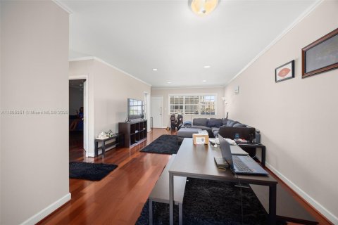 Condo in Hallandale Beach, Florida, 2 bedrooms  № 1743885 - photo 5