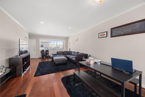 Condo in Hallandale Beach, Florida, 2 bedrooms  № 1743885 - photo 4