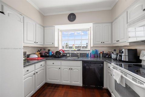 Condo in Hallandale Beach, Florida, 2 bedrooms  № 1743885 - photo 8