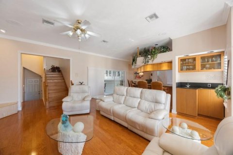 House in Tierra Verde, Florida 4 bedrooms, 316.15 sq.m. № 1733103 - photo 24