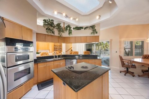 House in Tierra Verde, Florida 4 bedrooms, 316.15 sq.m. № 1733103 - photo 18