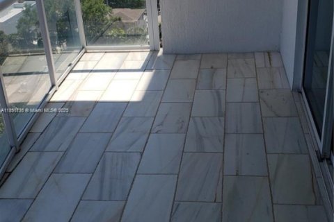 Copropriété à louer à Miami, Floride: 1 chambre, 66.33 m2 № 1944524 - photo 2