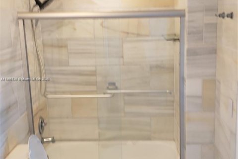 Copropriété à louer à Miami, Floride: 1 chambre, 66.33 m2 № 1944524 - photo 9