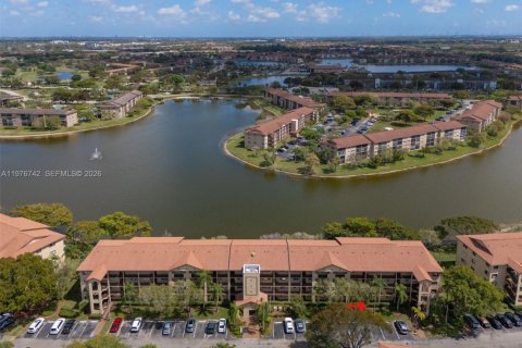 Copropriété à vendre à Pembroke Pines, Floride: 2 chambres, 126.72 m2 № 2043922 - photo 3