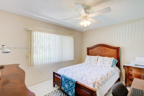 Copropriété à vendre à Pembroke Pines, Floride: 2 chambres, 126.72 m2 № 2043922 - photo 28